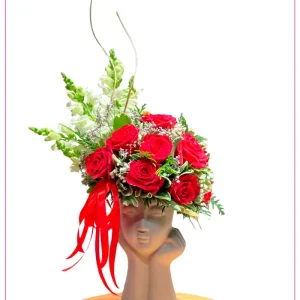 Muñeca de Porcelana con Rosas